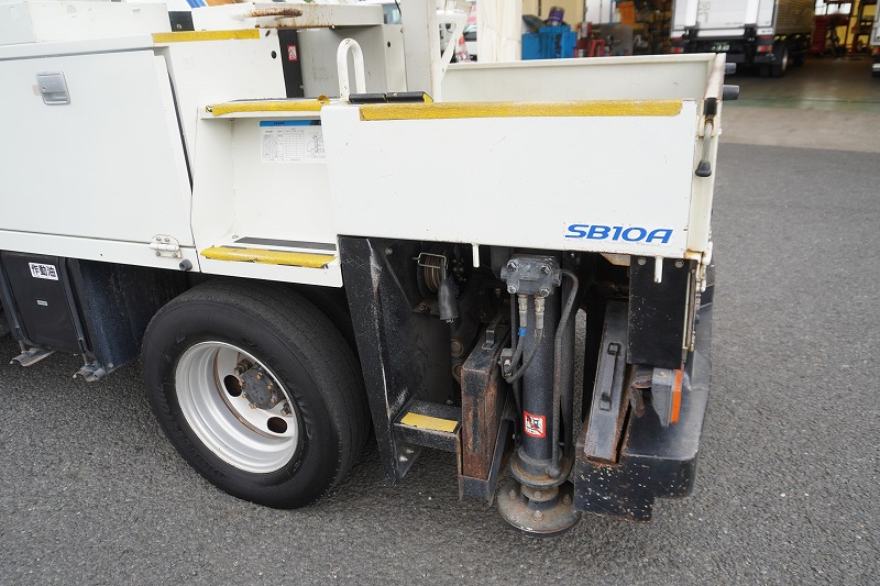 キャンター　高所作業車　アイチ製（ＳＢ１０Ａ）　最大地上高９．７ｍ　ＦＲＰバケット　バケット積載荷重２００ｋｇ　積載３００ｋｇ　工具入れ　ジョイスティックタイプ　アワーメーター：３５０５ｈ　左電格ミラー　社外ナビ　バックカメラ　フォグランプ　通信工事仕様！ＡＴ車！20