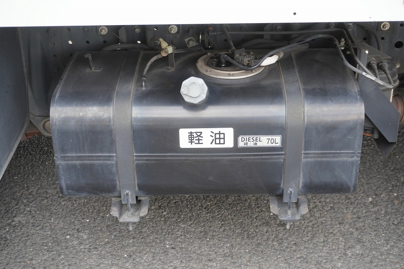 キャンター　高所作業車　アイチ製（ＳＢ１０Ａ）　最大地上高９．７ｍ　ＦＲＰバケット　バケット積載荷重２００ｋｇ　積載３００ｋｇ　工具入れ　ジョイスティックタイプ　アワーメーター：３５０５ｈ　左電格ミラー　社外ナビ　バックカメラ　フォグランプ　通信工事仕様！ＡＴ車！21