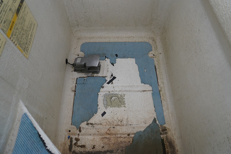 キャンター　高所作業車　アイチ製（ＳＢ１０Ａ）　最大地上高９．７ｍ　ＦＲＰバケット　バケット積載荷重２００ｋｇ　積載３００ｋｇ　工具入れ　ジョイスティックタイプ　アワーメーター：３５０５ｈ　左電格ミラー　社外ナビ　バックカメラ　フォグランプ　通信工事仕様！ＡＴ車！25