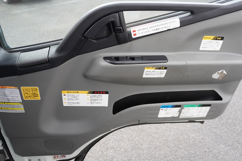 キャンター　高所作業車　アイチ製（ＳＢ１０Ａ）　最大地上高９．７ｍ　ＦＲＰバケット　バケット積載荷重２００ｋｇ　積載３００ｋｇ　工具入れ　ジョイスティックタイプ　アワーメーター：３５０５ｈ　左電格ミラー　社外ナビ　バックカメラ　フォグランプ　通信工事仕様！ＡＴ車！39