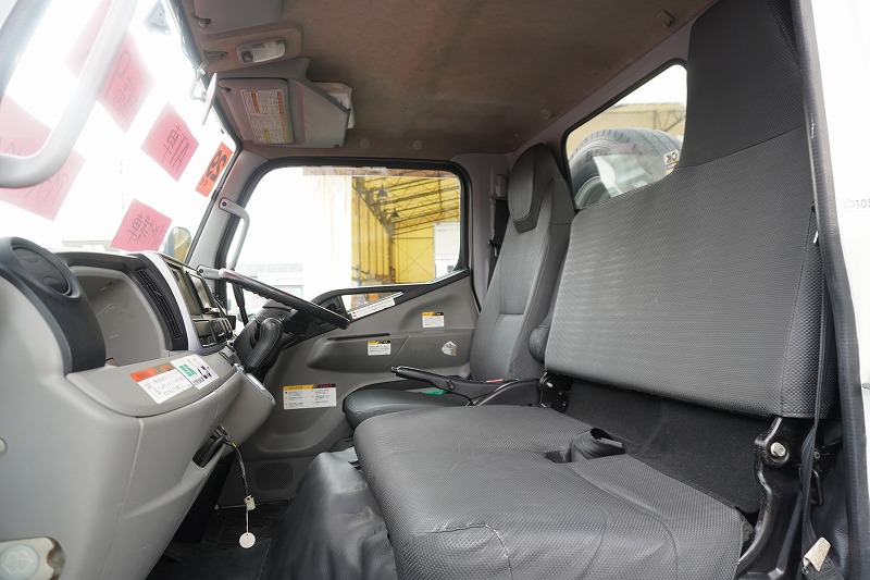 キャンター　高所作業車　アイチ製（ＳＢ１０Ａ）　最大地上高９．７ｍ　ＦＲＰバケット　バケット積載荷重２００ｋｇ　積載３００ｋｇ　工具入れ　ジョイスティックタイプ　アワーメーター：３５０５ｈ　左電格ミラー　社外ナビ　バックカメラ　フォグランプ　通信工事仕様！ＡＴ車！43
