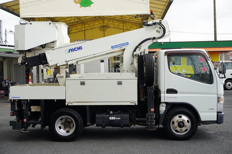 キャンター　高所作業車　アイチ製（ＳＢ１０Ａ）　最大地上高９．７ｍ　ＦＲＰバケット　バケット積載荷重２００ｋｇ　積載３００ｋｇ　工具入れ　ジョイスティックタイプ　アワーメーター：２４５５ｈ　左電格ミラー　社外ナビ　バックカメラ　フォグランプ　通信工事仕様！ＡＴ車！3
