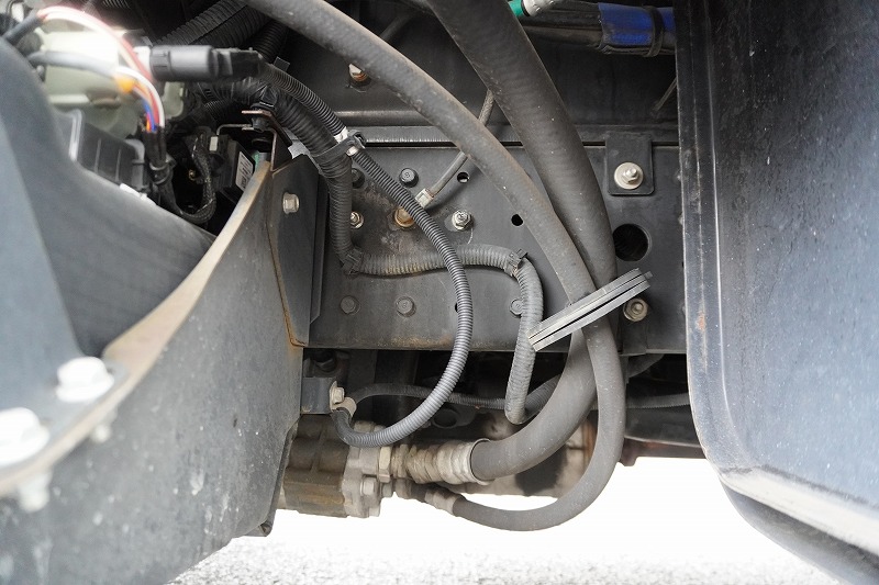 キャンター　高所作業車　アイチ製（ＳＢ１０Ａ）　最大地上高９．７ｍ　ＦＲＰバケット　バケット積載荷重２００ｋｇ　積載３００ｋｇ　工具入れ　ジョイスティックタイプ　アワーメーター：２４５５ｈ　左電格ミラー　社外ナビ　バックカメラ　フォグランプ　通信工事仕様！ＡＴ車！11
