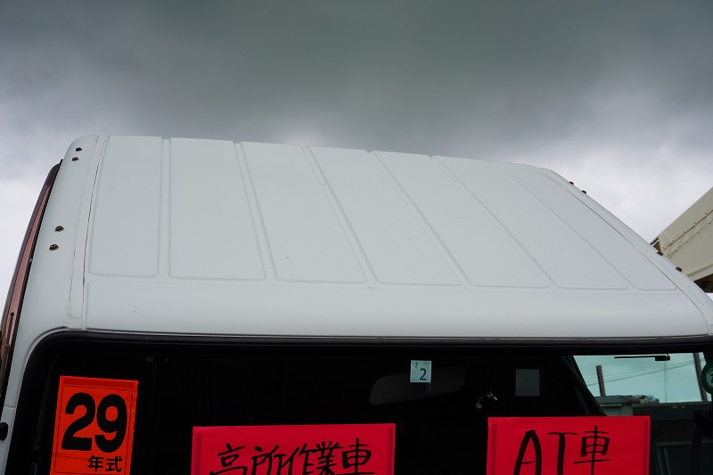 キャンター　高所作業車　アイチ製（ＳＢ１０Ａ）　最大地上高９．７ｍ　ＦＲＰバケット　バケット積載荷重２００ｋｇ　積載３００ｋｇ　工具入れ　ジョイスティックタイプ　アワーメーター：２４５５ｈ　左電格ミラー　社外ナビ　バックカメラ　フォグランプ　通信工事仕様！ＡＴ車！12