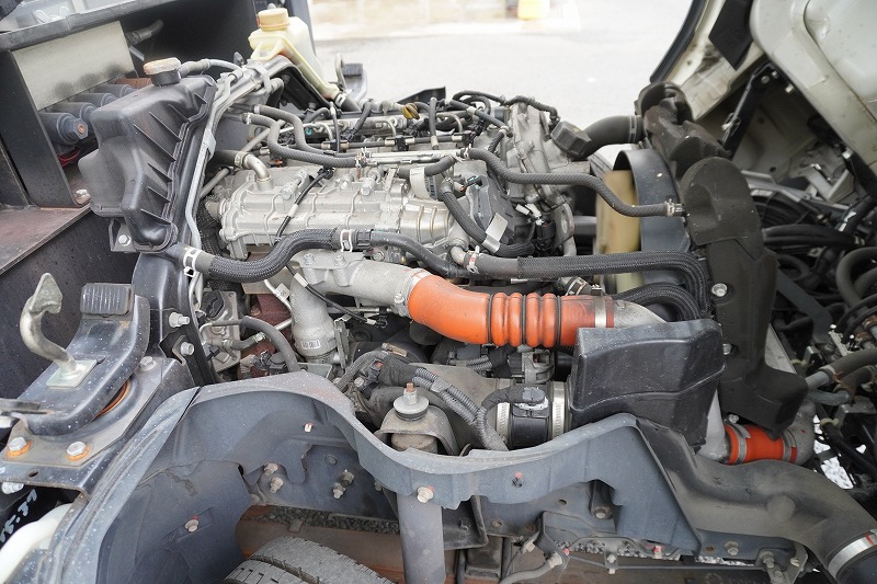 キャンター　高所作業車　アイチ製（ＳＢ１０Ａ）　最大地上高９．７ｍ　ＦＲＰバケット　バケット積載荷重２００ｋｇ　積載３００ｋｇ　工具入れ　ジョイスティックタイプ　アワーメーター：２４５５ｈ　左電格ミラー　社外ナビ　バックカメラ　フォグランプ　通信工事仕様！ＡＴ車！15