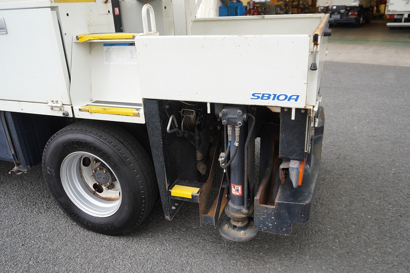 キャンター　高所作業車　アイチ製（ＳＢ１０Ａ）　最大地上高９．７ｍ　ＦＲＰバケット　バケット積載荷重２００ｋｇ　積載３００ｋｇ　工具入れ　ジョイスティックタイプ　アワーメーター：２４５５ｈ　左電格ミラー　社外ナビ　バックカメラ　フォグランプ　通信工事仕様！ＡＴ車！17