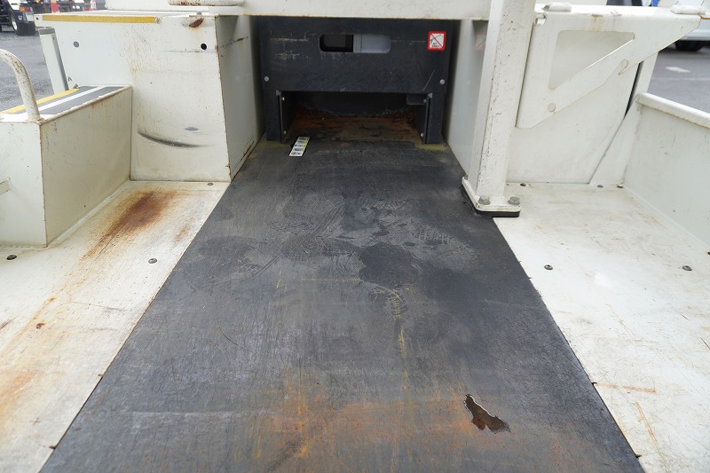 キャンター　高所作業車　アイチ製（ＳＢ１０Ａ）　最大地上高９．７ｍ　ＦＲＰバケット　バケット積載荷重２００ｋｇ　積載３００ｋｇ　工具入れ　ジョイスティックタイプ　アワーメーター：２４５５ｈ　左電格ミラー　社外ナビ　バックカメラ　フォグランプ　通信工事仕様！ＡＴ車！19