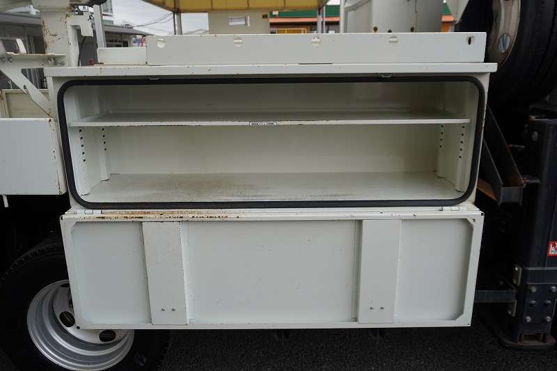 キャンター　高所作業車　アイチ製（ＳＢ１０Ａ）　最大地上高９．７ｍ　ＦＲＰバケット　バケット積載荷重２００ｋｇ　積載３００ｋｇ　工具入れ　ジョイスティックタイプ　アワーメーター：２４５５ｈ　左電格ミラー　社外ナビ　バックカメラ　フォグランプ　通信工事仕様！ＡＴ車！21
