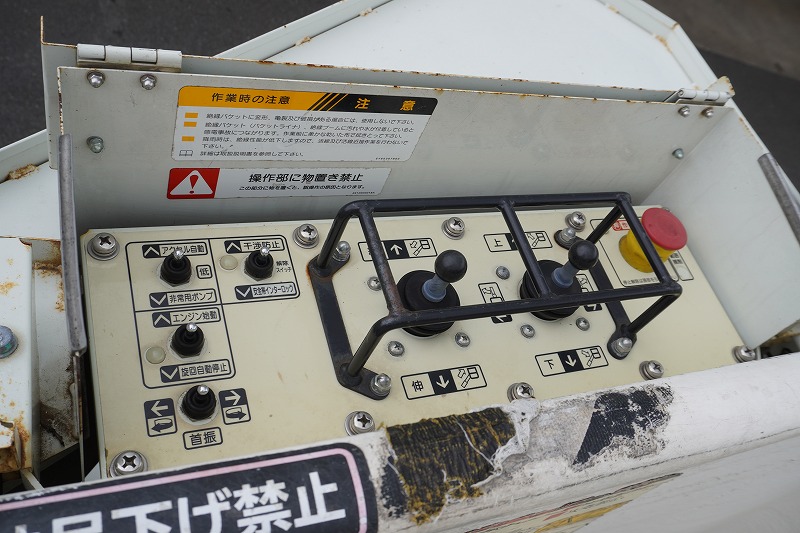 キャンター　高所作業車　アイチ製（ＳＢ１０Ａ）　最大地上高９．７ｍ　ＦＲＰバケット　バケット積載荷重２００ｋｇ　積載３００ｋｇ　工具入れ　ジョイスティックタイプ　アワーメーター：２４５５ｈ　左電格ミラー　社外ナビ　バックカメラ　フォグランプ　通信工事仕様！ＡＴ車！26