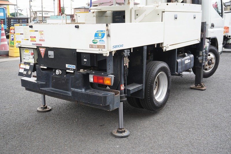 キャンター　高所作業車　アイチ製（ＳＢ１０Ａ）　最大地上高９．７ｍ　ＦＲＰバケット　バケット積載荷重２００ｋｇ　積載３００ｋｇ　工具入れ　ジョイスティックタイプ　アワーメーター：２４５５ｈ　左電格ミラー　社外ナビ　バックカメラ　フォグランプ　通信工事仕様！ＡＴ車！30