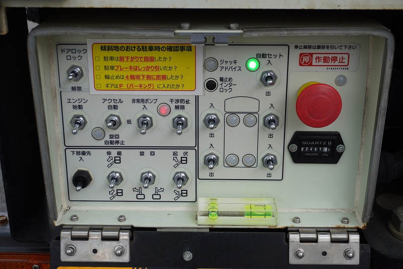 キャンター　高所作業車　アイチ製（ＳＢ１０Ａ）　最大地上高９．７ｍ　ＦＲＰバケット　バケット積載荷重２００ｋｇ　積載３００ｋｇ　工具入れ　ジョイスティックタイプ　アワーメーター：２４５５ｈ　左電格ミラー　社外ナビ　バックカメラ　フォグランプ　通信工事仕様！ＡＴ車！32