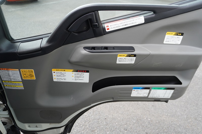 キャンター　高所作業車　アイチ製（ＳＢ１０Ａ）　最大地上高９．７ｍ　ＦＲＰバケット　バケット積載荷重２００ｋｇ　積載３００ｋｇ　工具入れ　ジョイスティックタイプ　アワーメーター：２４５５ｈ　左電格ミラー　社外ナビ　バックカメラ　フォグランプ　通信工事仕様！ＡＴ車！37