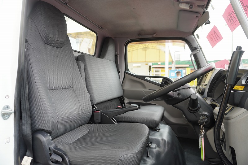 キャンター　高所作業車　アイチ製（ＳＢ１０Ａ）　最大地上高９．７ｍ　ＦＲＰバケット　バケット積載荷重２００ｋｇ　積載３００ｋｇ　工具入れ　ジョイスティックタイプ　アワーメーター：２４５５ｈ　左電格ミラー　社外ナビ　バックカメラ　フォグランプ　通信工事仕様！ＡＴ車！39