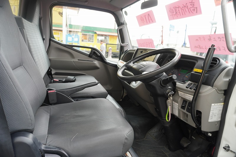 キャンター　高所作業車　アイチ製（ＳＢ１０Ａ）　最大地上高９．７ｍ　ＦＲＰバケット　バケット積載荷重２００ｋｇ　積載３００ｋｇ　工具入れ　ジョイスティックタイプ　アワーメーター：２４５５ｈ　左電格ミラー　社外ナビ　バックカメラ　フォグランプ　通信工事仕様！ＡＴ車！41