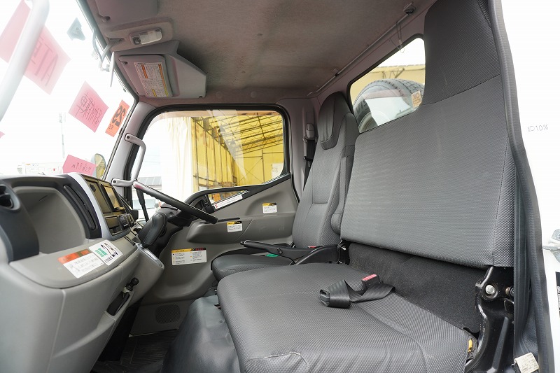 キャンター　高所作業車　アイチ製（ＳＢ１０Ａ）　最大地上高９．７ｍ　ＦＲＰバケット　バケット積載荷重２００ｋｇ　積載３００ｋｇ　工具入れ　ジョイスティックタイプ　アワーメーター：２４５５ｈ　左電格ミラー　社外ナビ　バックカメラ　フォグランプ　通信工事仕様！ＡＴ車！43