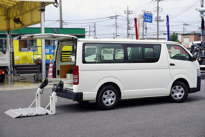 レジアスエース　ロング　ＤＸ　４ドア　ガソリン車　３～６人乗り　トヨタ車体製パワーゲート　荷台板張り　純正ナビ　ワンセグＴＶ　バックカメラ　ＥＴＣ　小窓　キーレス　ワンオーナー！ＡＴ車！