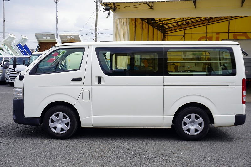 レジアスエース　ロング　ＤＸ　４ドア　ガソリン車　３～６人乗り　トヨタ車体製パワーゲート　荷台板張り　純正ナビ　ワンセグＴＶ　バックカメラ　ＥＴＣ　小窓　キーレス　ワンオーナー！ＡＴ車！1