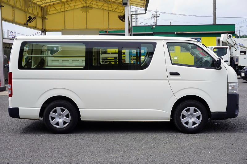 レジアスエース　ロング　ＤＸ　４ドア　ガソリン車　３～６人乗り　トヨタ車体製パワーゲート　荷台板張り　純正ナビ　ワンセグＴＶ　バックカメラ　ＥＴＣ　小窓　キーレス　ワンオーナー！ＡＴ車！3