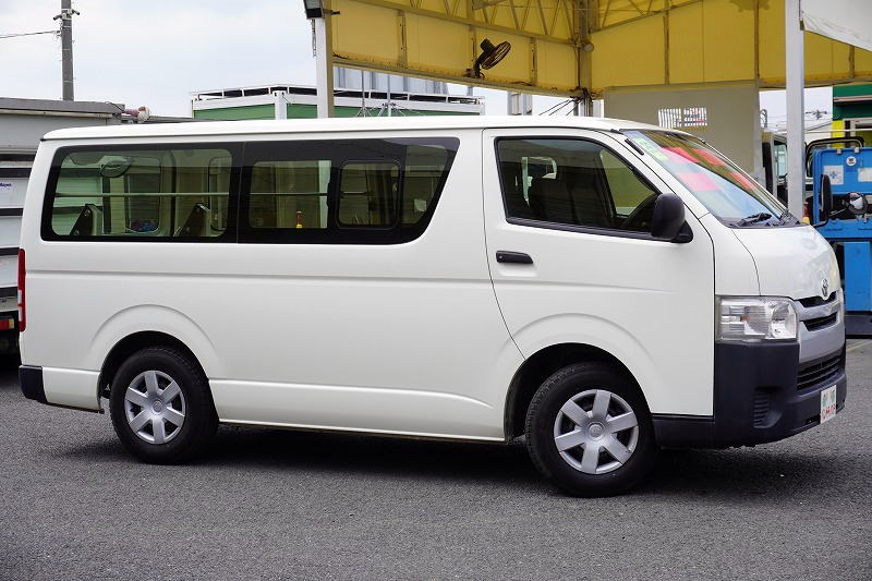 レジアスエース　ロング　ＤＸ　４ドア　ガソリン車　３～６人乗り　トヨタ車体製パワーゲート　荷台板張り　純正ナビ　ワンセグＴＶ　バックカメラ　ＥＴＣ　小窓　キーレス　ワンオーナー！ＡＴ車！4