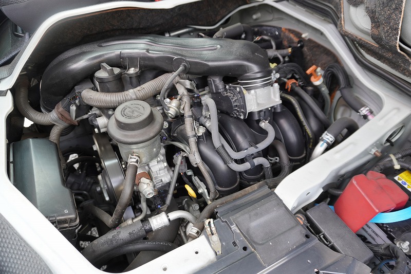 レジアスエース　ロング　ＤＸ　４ドア　ガソリン車　３～６人乗り　トヨタ車体製パワーゲート　荷台板張り　純正ナビ　ワンセグＴＶ　バックカメラ　ＥＴＣ　小窓　キーレス　ワンオーナー！ＡＴ車！12