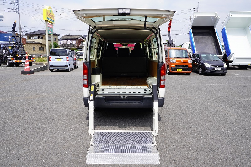 レジアスエース　ロング　ＤＸ　４ドア　ガソリン車　３～６人乗り　トヨタ車体製パワーゲート　荷台板張り　純正ナビ　ワンセグＴＶ　バックカメラ　ＥＴＣ　小窓　キーレス　ワンオーナー！ＡＴ車！13
