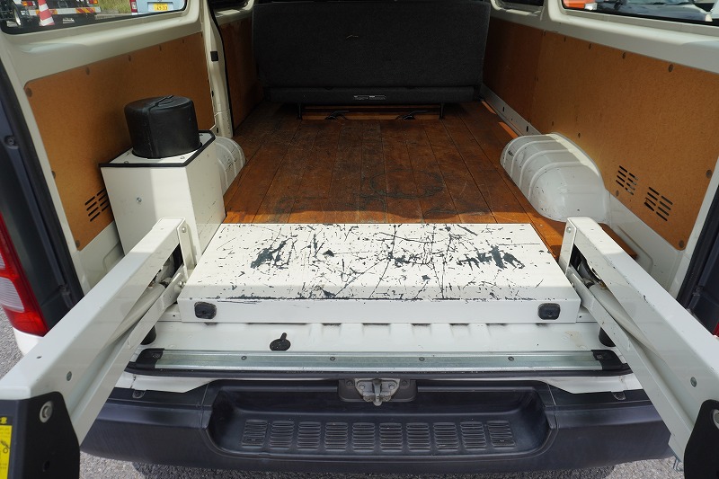 レジアスエース　ロング　ＤＸ　４ドア　ガソリン車　３～６人乗り　トヨタ車体製パワーゲート　荷台板張り　純正ナビ　ワンセグＴＶ　バックカメラ　ＥＴＣ　小窓　キーレス　ワンオーナー！ＡＴ車！14