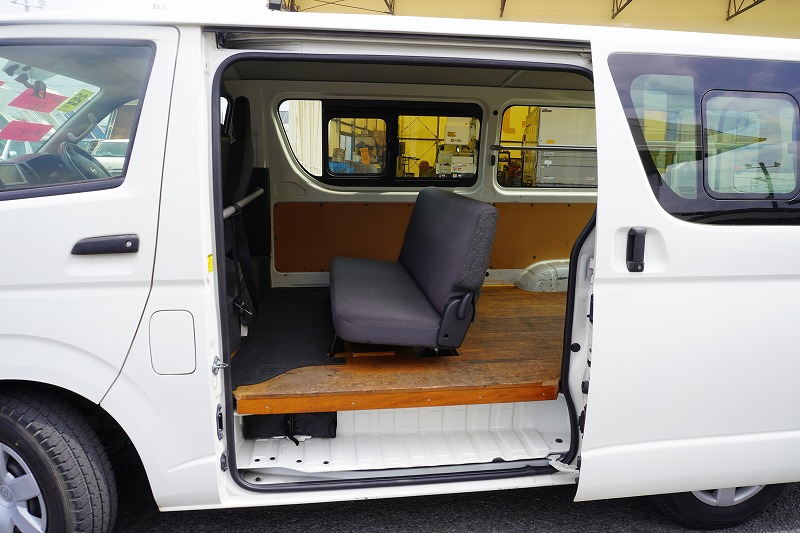レジアスエース　ロング　ＤＸ　４ドア　ガソリン車　３～６人乗り　トヨタ車体製パワーゲート　荷台板張り　純正ナビ　ワンセグＴＶ　バックカメラ　ＥＴＣ　小窓　キーレス　ワンオーナー！ＡＴ車！23