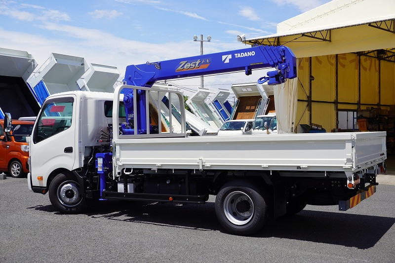 （未使用）　デュトロ　「ワイドロング」　４段クレーン　積載３０００ｋｇ　タダノ製　ラジコン　フックイン　２．９３ｔ吊　セイコーラック　ＬＥＤヘッドライト　フォグランプ　クリアランスソナー　左電格ミラー　ルームミラー型バックカメラ　電動パーキングブレーキ　衝突軽減ブレーキ　車線逸脱警報　６速ＭＴ！車検「Ｒ８年７月まで！」5