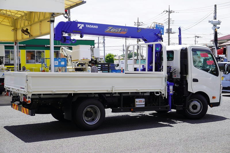 （未使用）　デュトロ　「ワイドロング」　４段クレーン　積載３０００ｋｇ　タダノ製　ラジコン　フックイン　２．９３ｔ吊　セイコーラック　ＬＥＤヘッドライト　フォグランプ　クリアランスソナー　左電格ミラー　ルームミラー型バックカメラ　電動パーキングブレーキ　衝突軽減ブレーキ　車線逸脱警報　６速ＭＴ！車検「Ｒ８年７月まで！」6