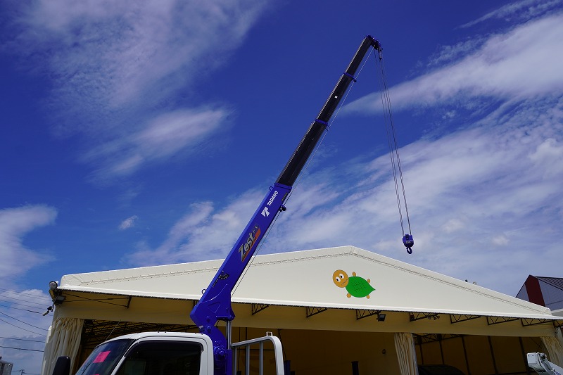 （未使用）　デュトロ　「ワイドロング」　４段クレーン　積載３０００ｋｇ　タダノ製　ラジコン　フックイン　２．９３ｔ吊　セイコーラック　ＬＥＤヘッドライト　フォグランプ　クリアランスソナー　左電格ミラー　ルームミラー型バックカメラ　電動パーキングブレーキ　衝突軽減ブレーキ　車線逸脱警報　６速ＭＴ！車検「Ｒ８年７月まで！」25