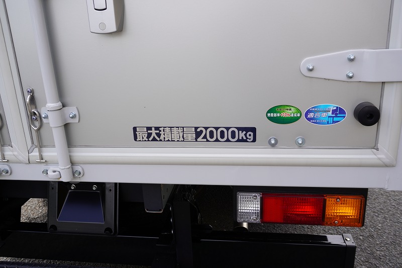 （未使用）　キャンター　「標準幅　ロング」　アルミバン　積載２０００ｋｇ　サイドドア　ラッシング２段　バックカメラ　左電格ミラー　スマートキー　ＬＥＤヘッドライト＆フォグランプ　パブコ製　全高約３ｍ　衝突軽減ブレーキ　車線逸脱警報　５速ＭＴ！準中型（５トン限定）免許対応！　車検「Ｒ８年６月まで！」23