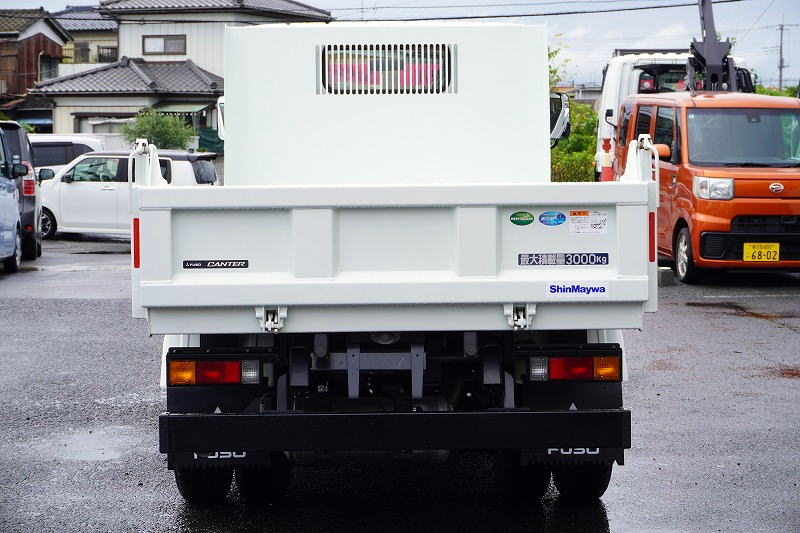 （未使用）　キャンター　強化ダンプ　新明和製　積載３０００ｋｇ　三方開　全低床　スマートキー　左電格ミラー　ＬＥＤヘッドライト＆フォグランプ　衝突軽減ブレーキ　車線逸脱警報　５速ＭＴ！車検「Ｒ８年７月まで！」2