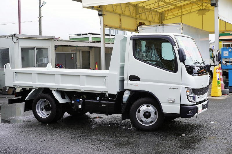 （未使用）　キャンター　強化ダンプ　新明和製　積載３０００ｋｇ　三方開　全低床　スマートキー　左電格ミラー　ＬＥＤヘッドライト＆フォグランプ　衝突軽減ブレーキ　車線逸脱警報　５速ＭＴ！車検「Ｒ８年７月まで！」4