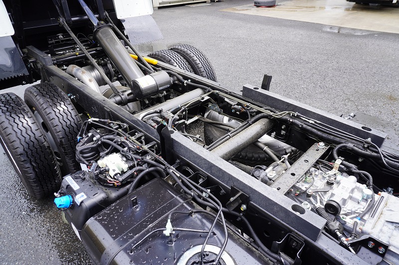 （未使用）　キャンター　強化ダンプ　新明和製　積載３０００ｋｇ　三方開　全低床　スマートキー　左電格ミラー　ＬＥＤヘッドライト＆フォグランプ　衝突軽減ブレーキ　車線逸脱警報　５速ＭＴ！車検「Ｒ８年７月まで！」22