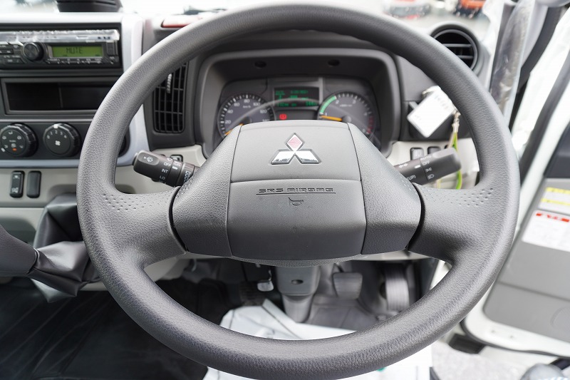 （未使用）　キャンター　強化ダンプ　新明和製　積載３０００ｋｇ　三方開　全低床　スマートキー　左電格ミラー　ＬＥＤヘッドライト＆フォグランプ　衝突軽減ブレーキ　車線逸脱警報　５速ＭＴ！車検「Ｒ８年７月まで！」24