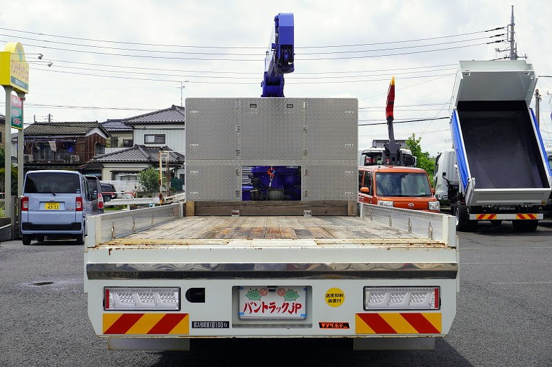 ファイター　大型　３軸　２デフ　リーフサス　「ベッド付き」　４段セルフクレーン　積載１０１００ｋｇ　６．２ｍ長　タダノ製　ラジコン　フックイン　２．９３ｔ吊　ウインチ　ヤマダボディー製造りボディー　鳥居ステンレスラダー＆埋め込み式工具入れ　アルミブロック　ロープ穴４対　スタンション穴　アユミ板掛け　アルミホイール　メッキパーツ　回送仕様　低走行！６速ＭＴ！　車検「Ｒ８年１月まで！」2