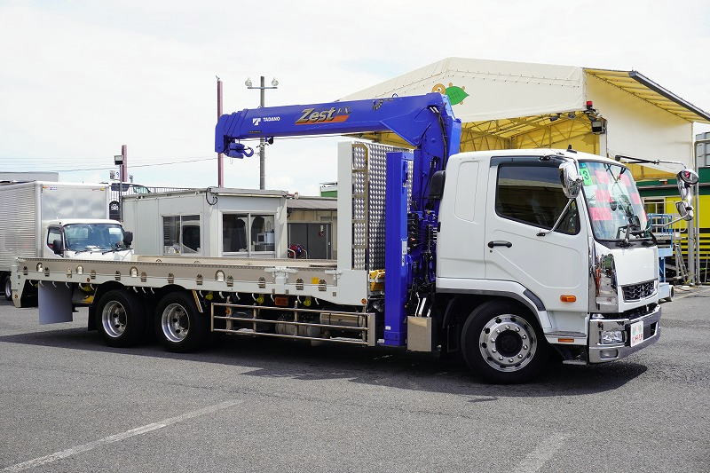 ファイター　大型　３軸　２デフ　リーフサス　「ベッド付き」　４段セルフクレーン　積載１０１００ｋｇ　６．２ｍ長　タダノ製　ラジコン　フックイン　２．９３ｔ吊　ウインチ　ヤマダボディー製造りボディー　鳥居ステンレスラダー＆埋め込み式工具入れ　アルミブロック　ロープ穴４対　スタンション穴　アユミ板掛け　アルミホイール　メッキパーツ　回送仕様　低走行！６速ＭＴ！　車検「Ｒ８年１月まで！」4