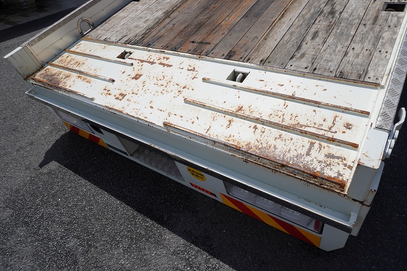 ファイター　大型　３軸　２デフ　リーフサス　「ベッド付き」　４段セルフクレーン　積載１０１００ｋｇ　６．２ｍ長　タダノ製　ラジコン　フックイン　２．９３ｔ吊　ウインチ　ヤマダボディー製造りボディー　鳥居ステンレスラダー＆埋め込み式工具入れ　アルミブロック　ロープ穴４対　スタンション穴　アユミ板掛け　アルミホイール　メッキパーツ　回送仕様　低走行！６速ＭＴ！　車検「Ｒ８年１月まで！」18
