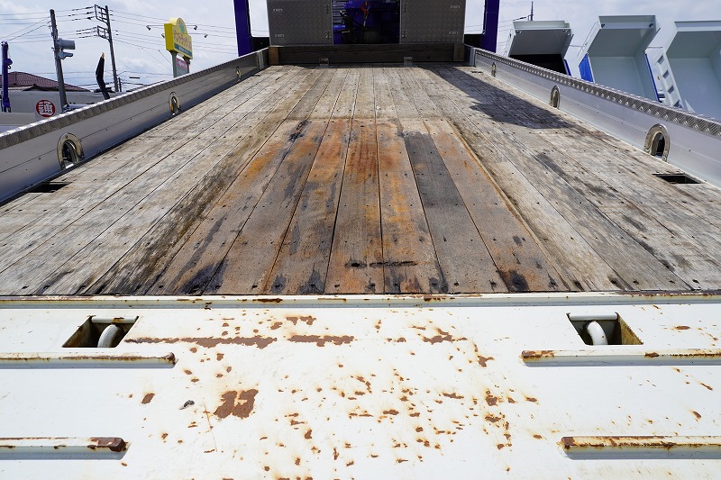 ファイター　大型　３軸　２デフ　リーフサス　「ベッド付き」　４段セルフクレーン　積載１０１００ｋｇ　６．２ｍ長　タダノ製　ラジコン　フックイン　２．９３ｔ吊　ウインチ　ヤマダボディー製造りボディー　鳥居ステンレスラダー＆埋め込み式工具入れ　アルミブロック　ロープ穴４対　スタンション穴　アユミ板掛け　アルミホイール　メッキパーツ　回送仕様　低走行！６速ＭＴ！　車検「Ｒ８年１月まで！」20