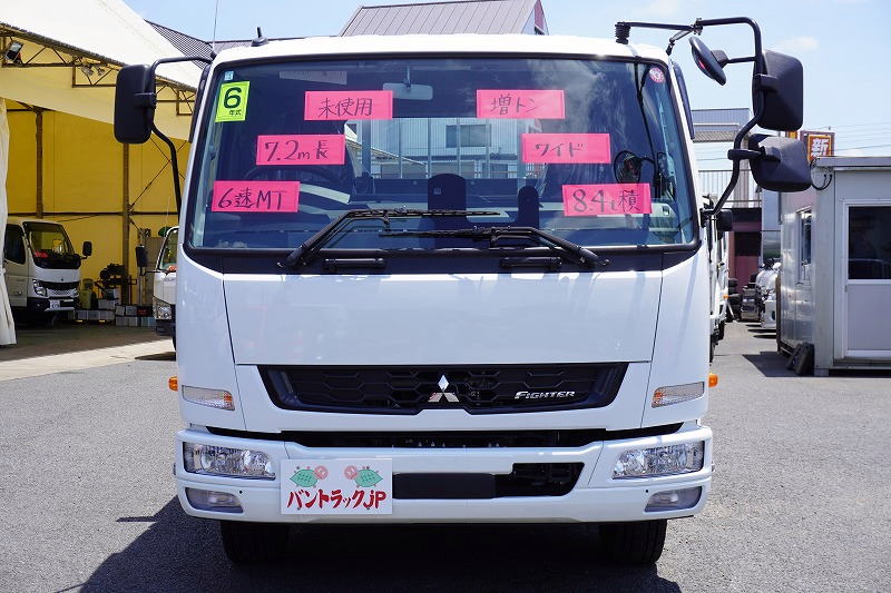 （未使用）　ファイター　増トン　「ワイド　ベッド付き」　平ボディー　アルミブロック　積載８４００ｋｇ　７．２ｍ長　五方開　アルミホイール　坂道発進補助　ＨＩＤヘッドライト　フォグランプ　衝突軽減ブレーキ　車線逸脱警報　６速ＭＴ！0