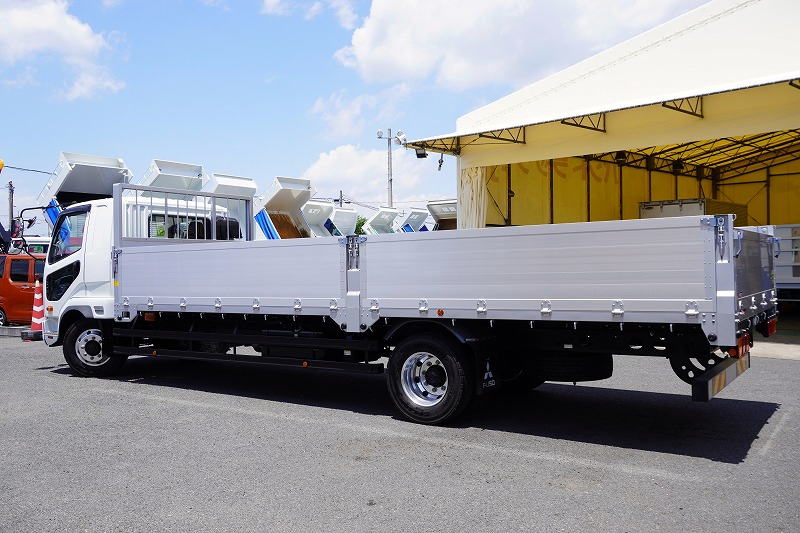 （未使用）　ファイター　増トン　「ワイド　ベッド付き」　平ボディー　アルミブロック　積載８４００ｋｇ　７．２ｍ長　五方開　アルミホイール　坂道発進補助　ＨＩＤヘッドライト　フォグランプ　衝突軽減ブレーキ　車線逸脱警報　６速ＭＴ！5