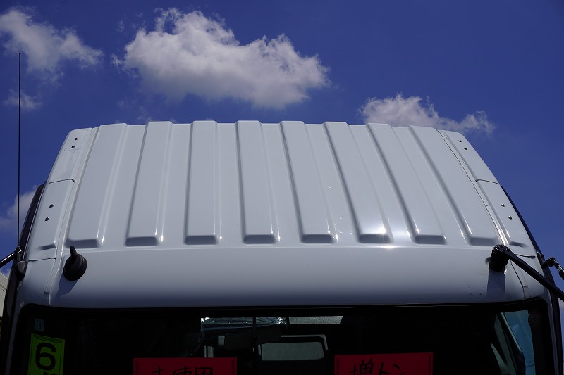（未使用）　ファイター　増トン　「ワイド　ベッド付き」　平ボディー　アルミブロック　積載８４００ｋｇ　７．２ｍ長　五方開　アルミホイール　坂道発進補助　ＨＩＤヘッドライト　フォグランプ　衝突軽減ブレーキ　車線逸脱警報　６速ＭＴ！13