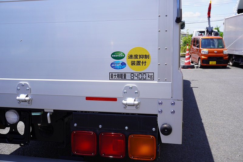 （未使用）　ファイター　増トン　「ワイド　ベッド付き」　平ボディー　アルミブロック　積載８４００ｋｇ　７．２ｍ長　五方開　アルミホイール　坂道発進補助　ＨＩＤヘッドライト　フォグランプ　衝突軽減ブレーキ　車線逸脱警報　６速ＭＴ！18