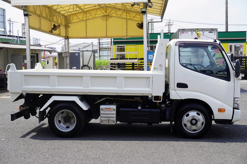 デュトロ　「標準幅」　強化　ローダーダンプ　新明和製　三方開　積載３０００ｋｇ　スライド用ラジコン　ダンプピン　ＬＥＤヘッドライト＆フォグランプ　鳥居ツノ出し　ＥＴＣ２．０　電動パーキングブレーキ　低走行！６速ＭＴ！3