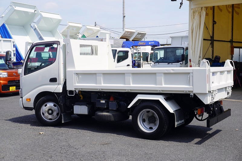 デュトロ　「標準幅」　強化　ローダーダンプ　新明和製　三方開　積載３０００ｋｇ　スライド用ラジコン　ダンプピン　ＬＥＤヘッドライト＆フォグランプ　鳥居ツノ出し　ＥＴＣ２．０　電動パーキングブレーキ　低走行！６速ＭＴ！5