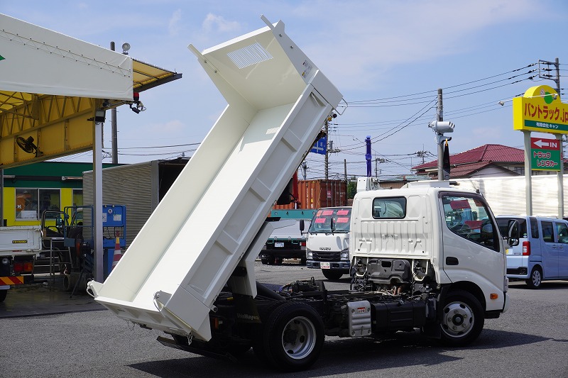 デュトロ　「標準幅」　強化　ローダーダンプ　新明和製　三方開　積載３０００ｋｇ　スライド用ラジコン　ダンプピン　ＬＥＤヘッドライト＆フォグランプ　鳥居ツノ出し　ＥＴＣ２．０　電動パーキングブレーキ　低走行！６速ＭＴ！24