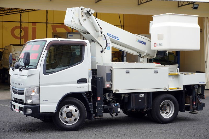 キャンター　高所作業車　アイチ製（ＳＢ１０Ａ）　最大地上高９．７ｍ　ＦＲＰバケット　バケット積載荷重２００ｋｇ　積載３００ｋｇ　工具入れ　ジョイスティックタイプ　アワーメーター：２１００ｈ　左電格ミラー　フォグランプ　通信工事仕様！ＡＴ車！フロント画像