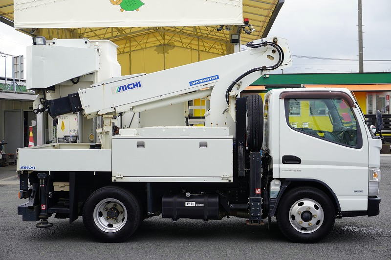 キャンター　高所作業車　アイチ製（ＳＢ１０Ａ）　最大地上高９．７ｍ　ＦＲＰバケット　バケット積載荷重２００ｋｇ　積載３００ｋｇ　工具入れ　ジョイスティックタイプ　アワーメーター：２１００ｈ　左電格ミラー　フォグランプ　通信工事仕様！ＡＴ車！2