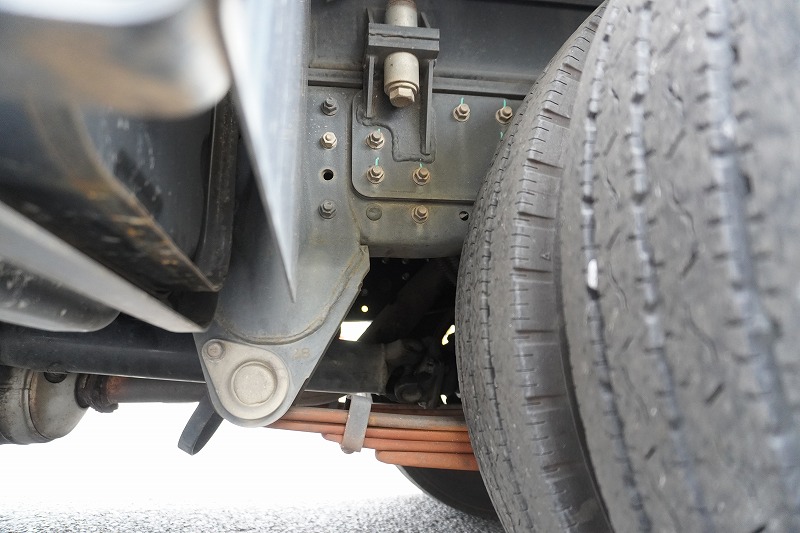 キャンター　高所作業車　アイチ製（ＳＢ１０Ａ）　最大地上高９．７ｍ　ＦＲＰバケット　バケット積載荷重２００ｋｇ　積載３００ｋｇ　工具入れ　ジョイスティックタイプ　アワーメーター：２１００ｈ　左電格ミラー　フォグランプ　通信工事仕様！ＡＴ車！8