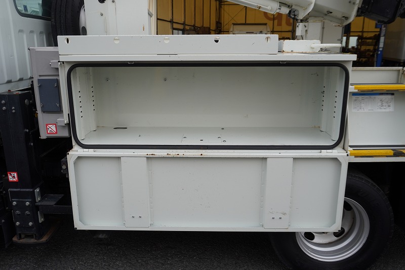 キャンター　高所作業車　アイチ製（ＳＢ１０Ａ）　最大地上高９．７ｍ　ＦＲＰバケット　バケット積載荷重２００ｋｇ　積載３００ｋｇ　工具入れ　ジョイスティックタイプ　アワーメーター：２１００ｈ　左電格ミラー　フォグランプ　通信工事仕様！ＡＴ車！15